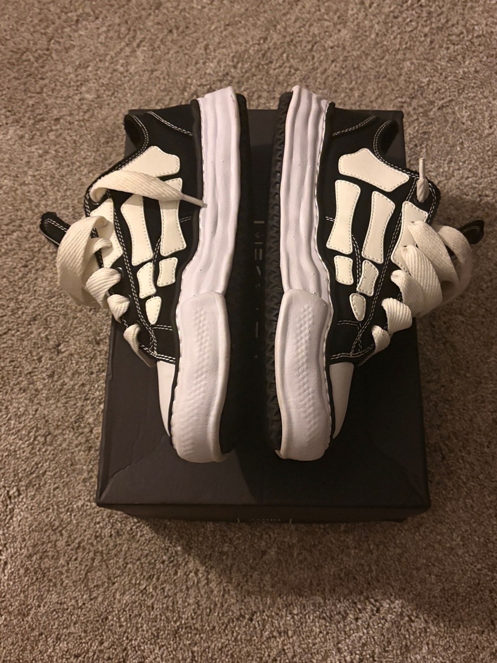 AMIRI x MAISON MIHARA Black and White Low-Top Sneakers - Picture 3 of 7